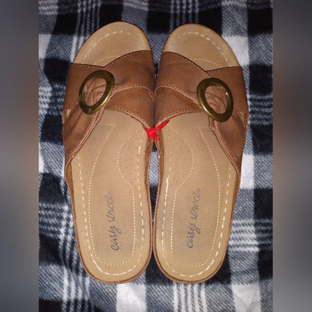 Easy Street Women's Bloomer Tan With Buckle Accents Slides/Sandals 8M